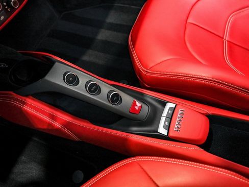 Used 2019 Ferrari 488 GTB Base image 24