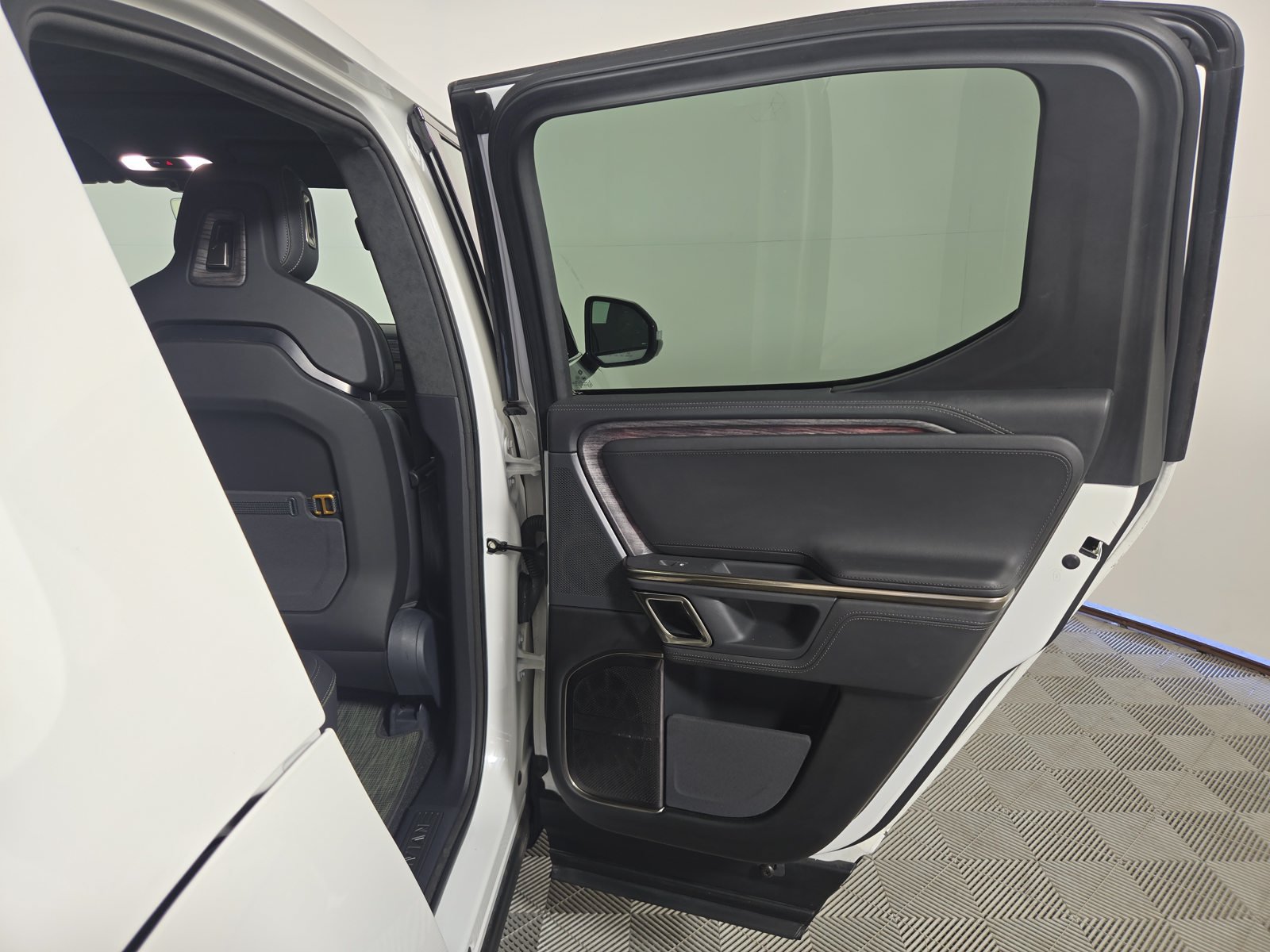 Used 2022 Rivian R1T Adventure AWD/4WD image 19