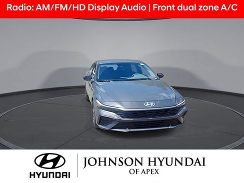 Certified 2025 Hyundai Elantra Sport FWD image 3