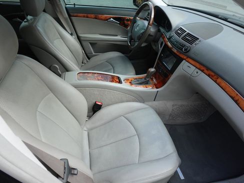 Used 2005 Mercedes-Benz E 320 Sedan image 9