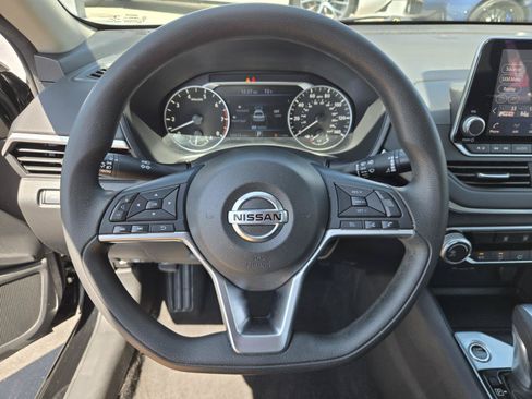 Used 2022 Nissan Altima 2.5 SV FWD image 16