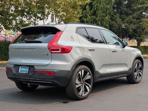 Used 2025 Volvo XC40 B5 Ultra AWD/4WD image 7
