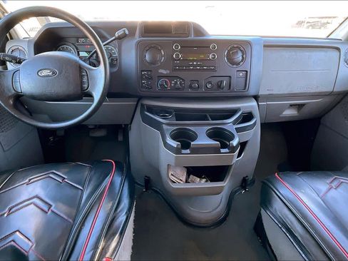Used 2009 Ford E-350 and Econoline 350 XLT image 13