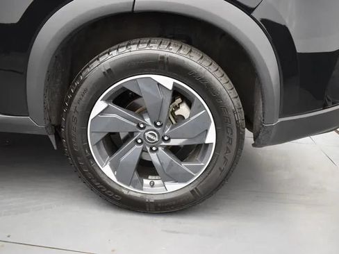 Used 2025 Nissan Rogue SV FWD image 35