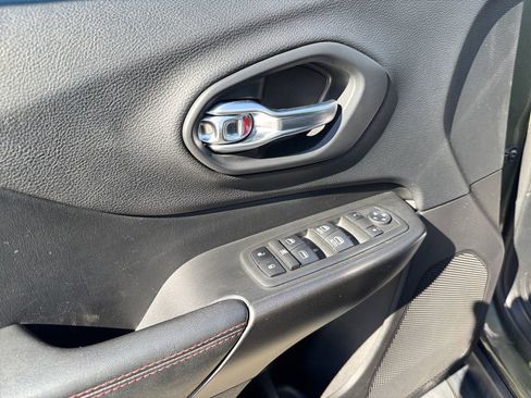 Used 2020 Jeep Cherokee Trailhawk w/ Comfort/Convenience Group image 23