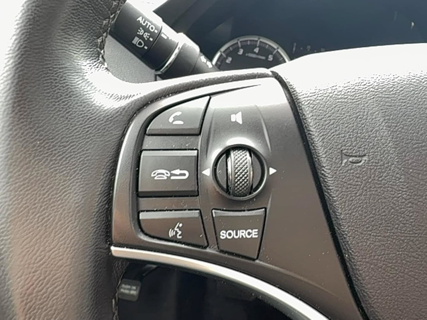 Used 2015 Acura MDX w/ Tech & Entertainment Pkg AWD/4WD image 29