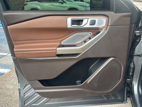 Used 2022 Ford Explorer King Ranch w/ Premium Technology Package image 16