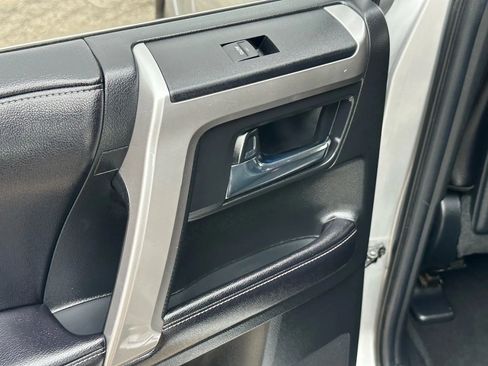 Used 2016 Toyota 4Runner Limited image 16