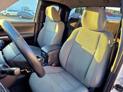 Used 2016 Toyota Tacoma SR5 AWD/4WD image 26