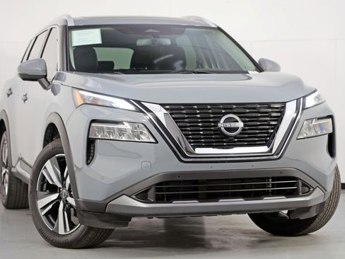 Used 2023 Nissan Rogue SL w/ SL Premium Package image 2