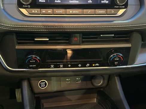 Used 2023 Nissan Rogue SV image 29