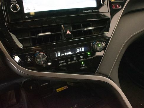 Used 2023 Toyota Camry SE w/ Cold Weather Package FWD image 16