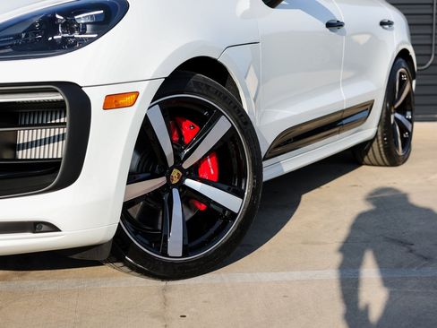 New 2026 Porsche Macan GTS image 12