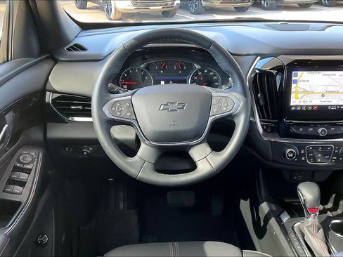 Used 2023 Chevrolet Traverse RS image 7