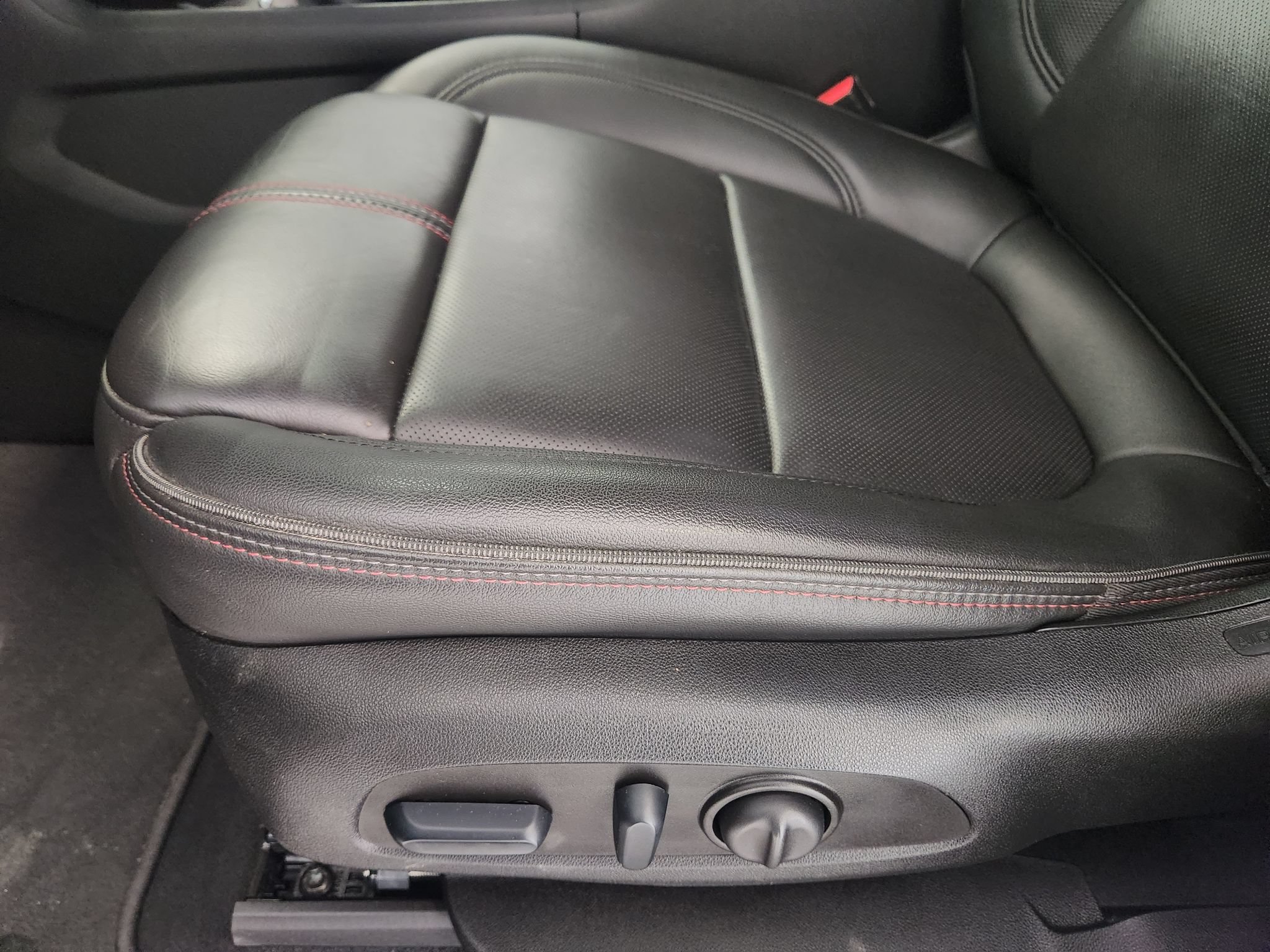 Used 2024 Chevrolet Traverse RS FWD image 25