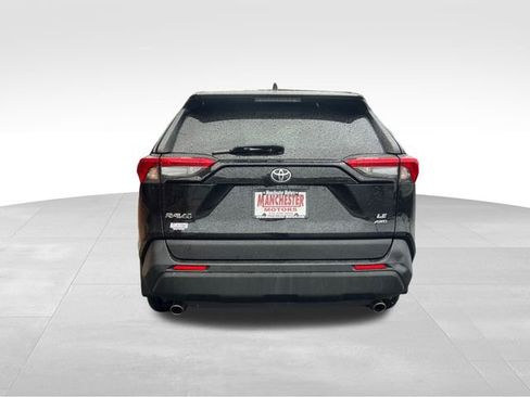Used 2022 Toyota RAV4 LE image 6