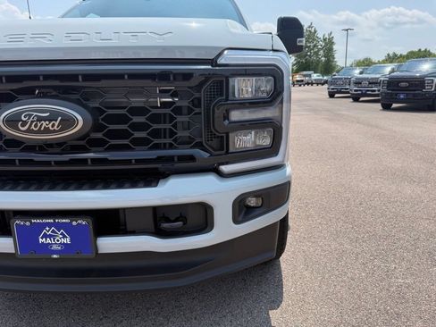New 2026 Ford F250 Lariat w/ Black Appearance Package AWD/4WD image 10