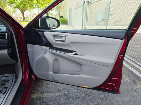 Used 2017 Toyota Camry LE FWD image 27