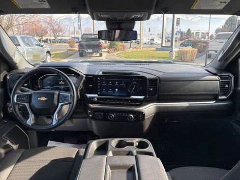 Used 2025 Chevrolet Silverado 2500 LT w/ Convenience Package image 15