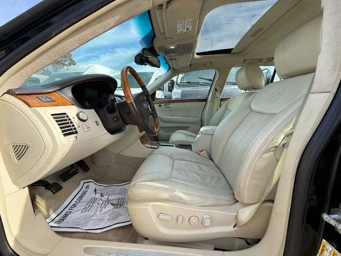 Used 2010 Cadillac DTS Platinum image 13