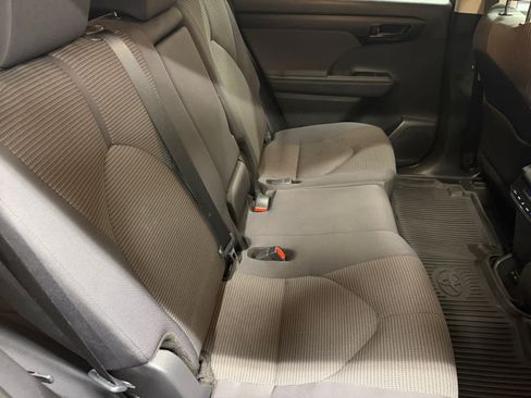 Used 2025 Toyota Highlander LE AWD/4WD image 21