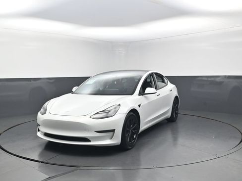 Used 2021 Tesla Model 3 Standard Range Plus RWD image 5