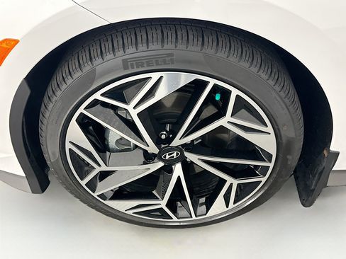 Used 2024 Hyundai Ioniq 6 SEL image 11