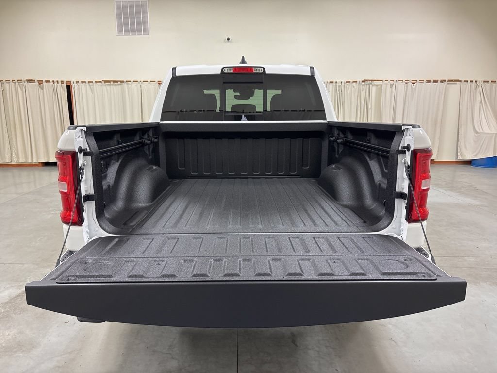 New 2026 RAM 1500 Laramie w/ Laramie Preferred Package AWD/4WD image 9