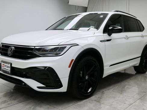 Used 2024 Volkswagen Tiguan SE R-Line image 4