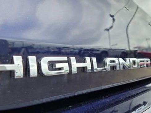 Used 2024 Toyota Highlander XSE AWD/4WD image 11