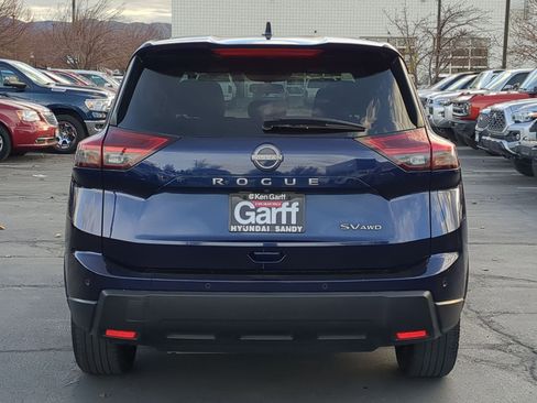 Used 2024 Nissan Rogue SV image 5