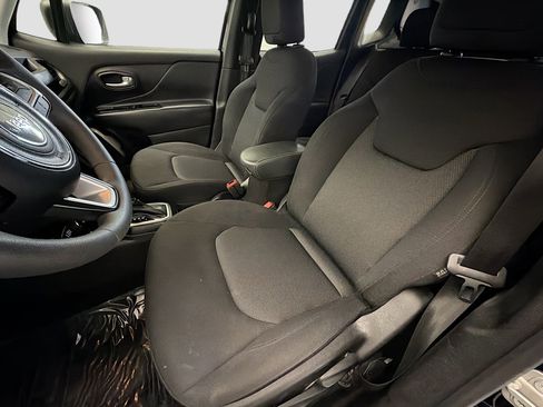 Used 2023 Jeep Renegade Latitude image 10