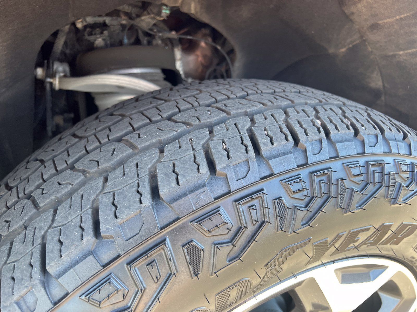 Used 2025 GMC Yukon XL AT4 Ultimate w/ LPO, Floor Liner Package AWD/4WD image 32