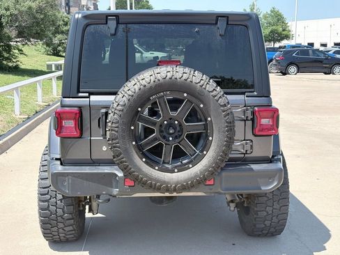 Used 2018 Jeep Wrangler Unlimited Sahara w/ Safety Group AWD/4WD image 5