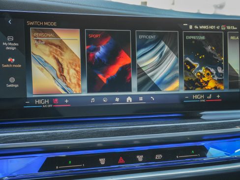 Certified 2023 BMW 740i image 24