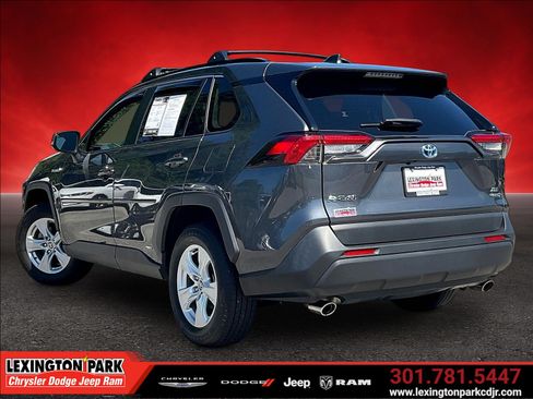 Used 2021 Toyota RAV4 XLE w/ Convenience Package AWD/4WD image 4