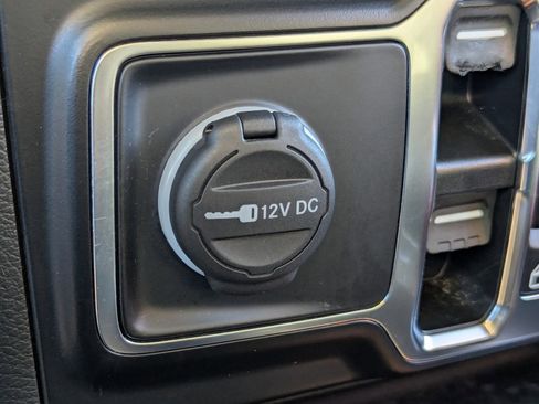 Used 2022 Jeep Gladiator Willys image 24