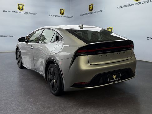 Used 2025 Toyota Prius XLE image 3