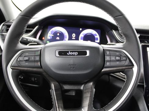 Used 2023 Jeep Grand Cherokee Limited image 32