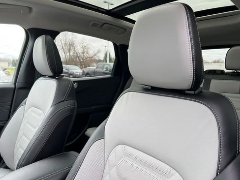 New 2024 Ford Escape SE w/ PHEV Premium Package image 14