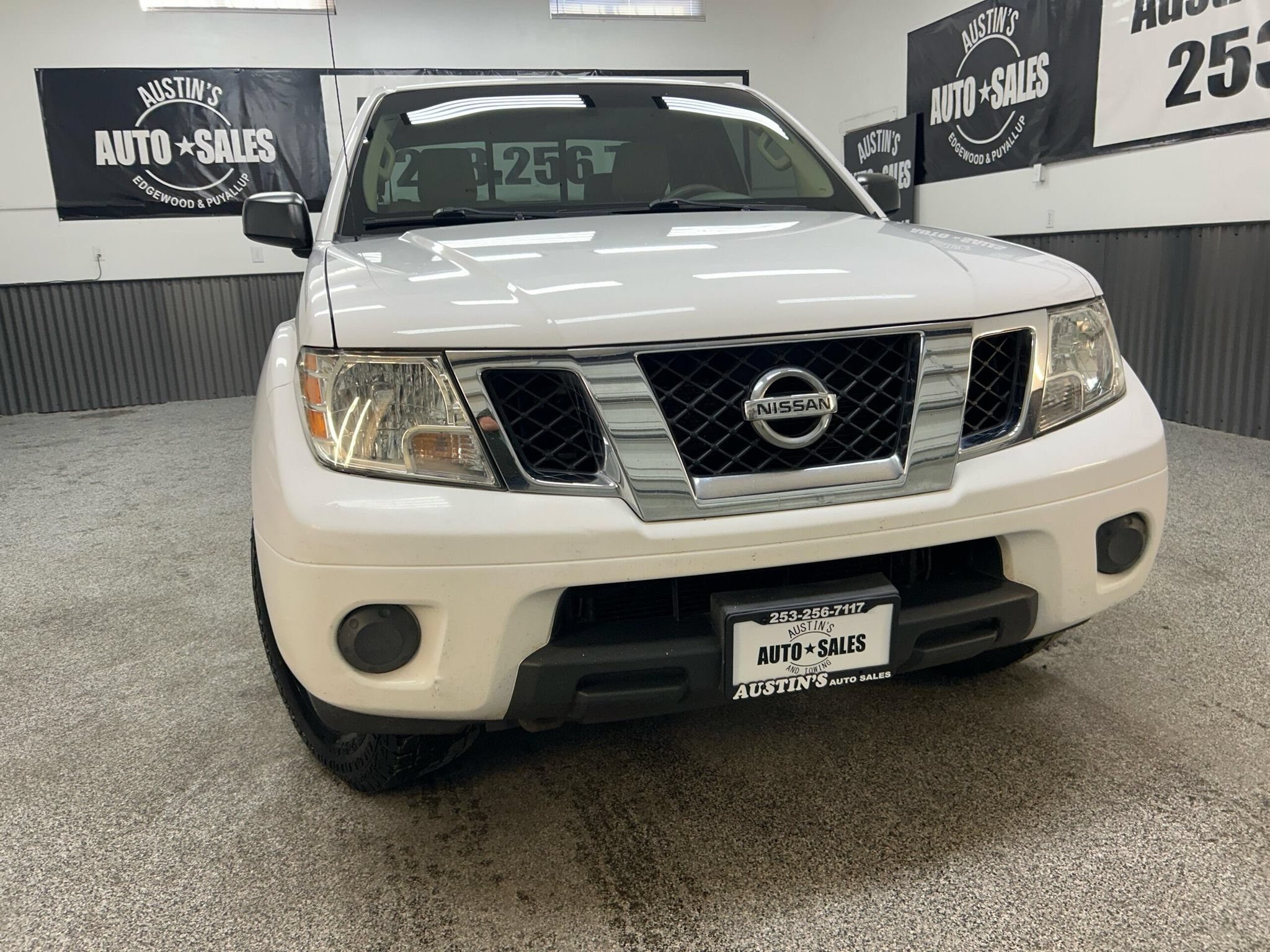 Used 2012 Nissan Frontier SV AWD/4WD image 2