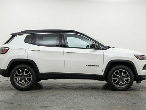 Used 2025 Jeep Compass Trailhawk image 11