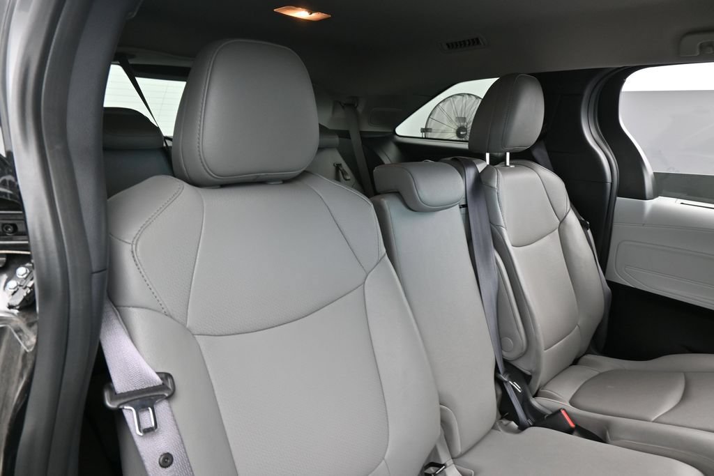 Used 2025 Toyota Sienna XLE w/ XLE Plus Package FWD image 42