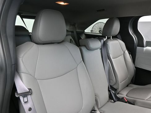 Used 2025 Toyota Sienna XLE w/ XLE Plus Package FWD image 42