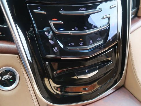 Used 2017 Cadillac Escalade Platinum AWD/4WD image 40