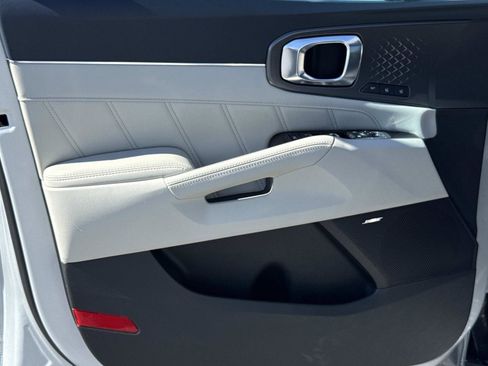 Used 2023 Kia Sorento SX Prestige image 17