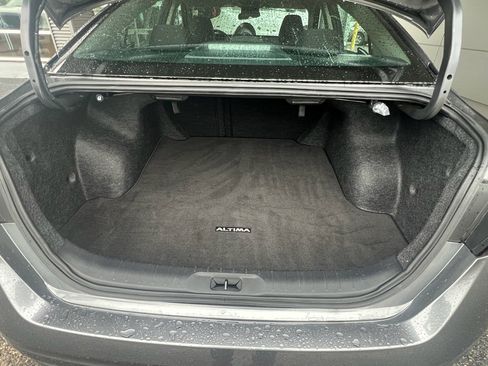 Used 2025 Nissan Altima 2.5 SV FWD image 31