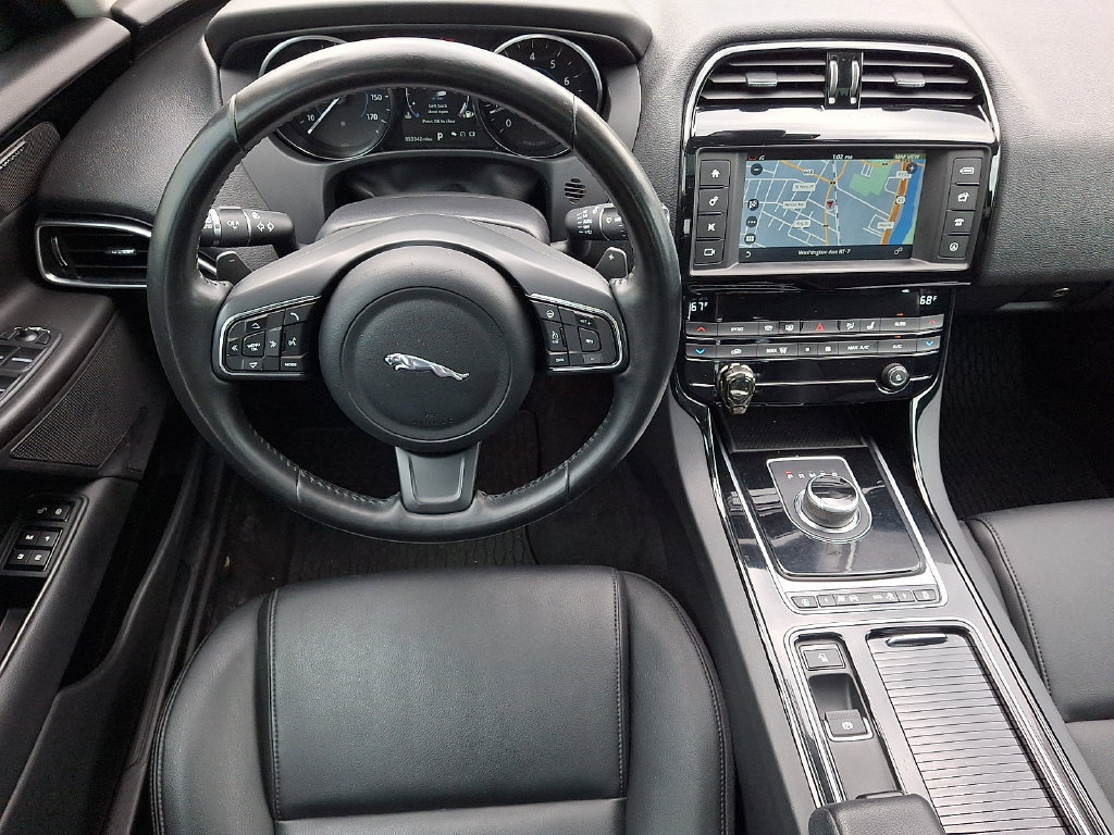 Used 2018 Jaguar XE Premium AWD/4WD image 11