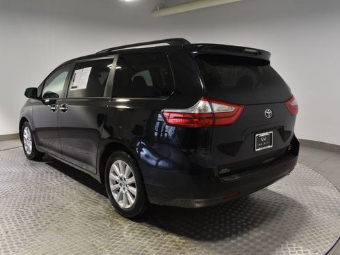 Used 2016 Toyota Sienna XLE image 5