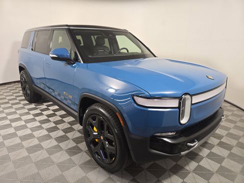 Used 2022 Rivian R1S Launch Edition image 7